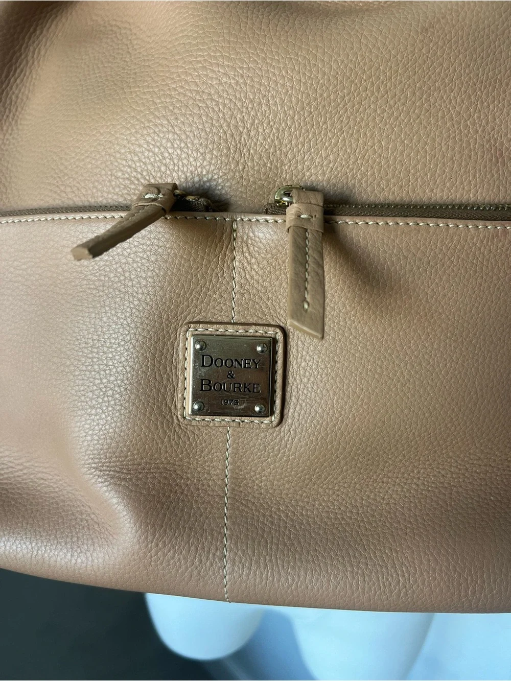Dooney & Bourke Large Pebbled Leather Hobo Bag Tan Taupe Shoulder Purse Zip